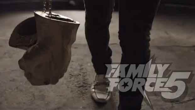 Family Force 5 – troca de vocalista