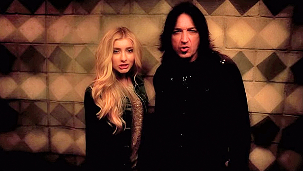 Sweet dueta com filha de Mustaine em novo vídeo