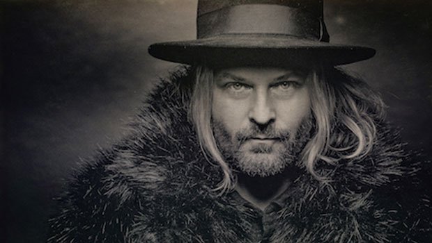 Kevin Max retoma carreira solo com “Serve Somebody”