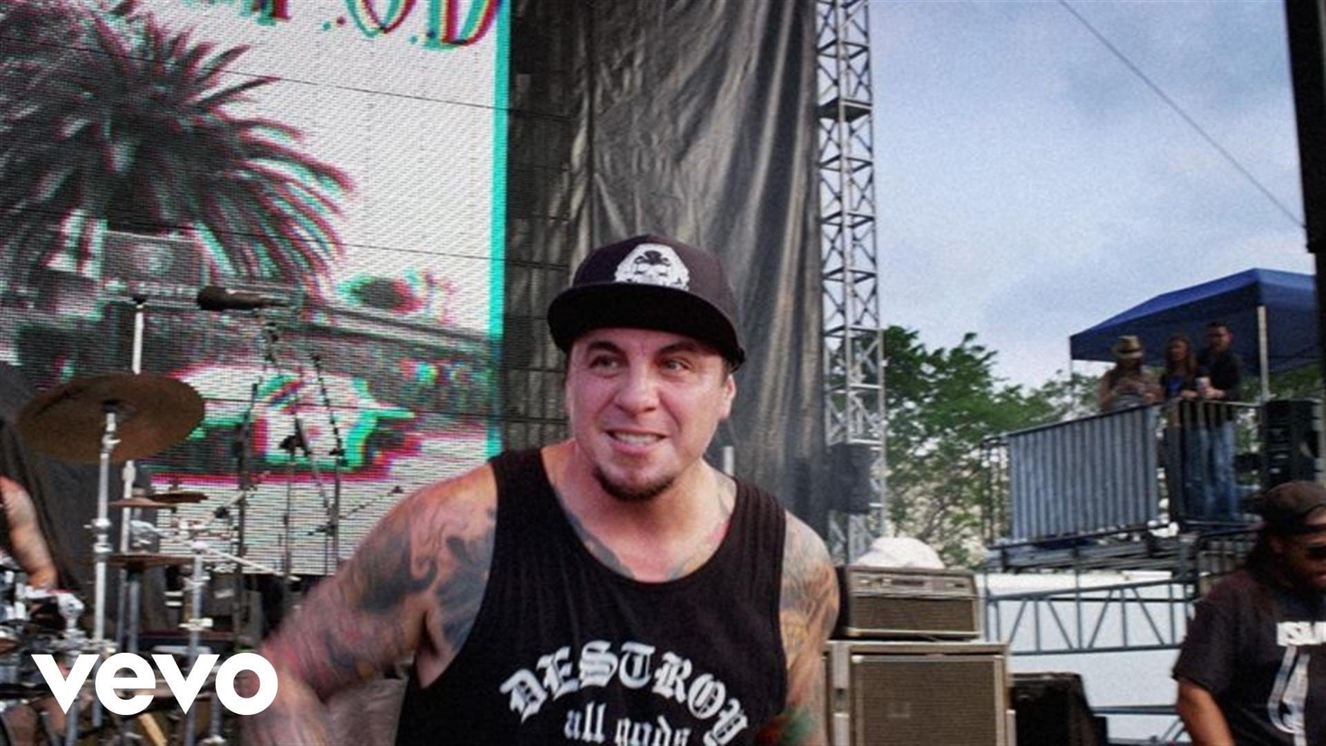 A banda P.O.D lançou em seu canal do youtube: P.O.D. – This Goes Out To You
