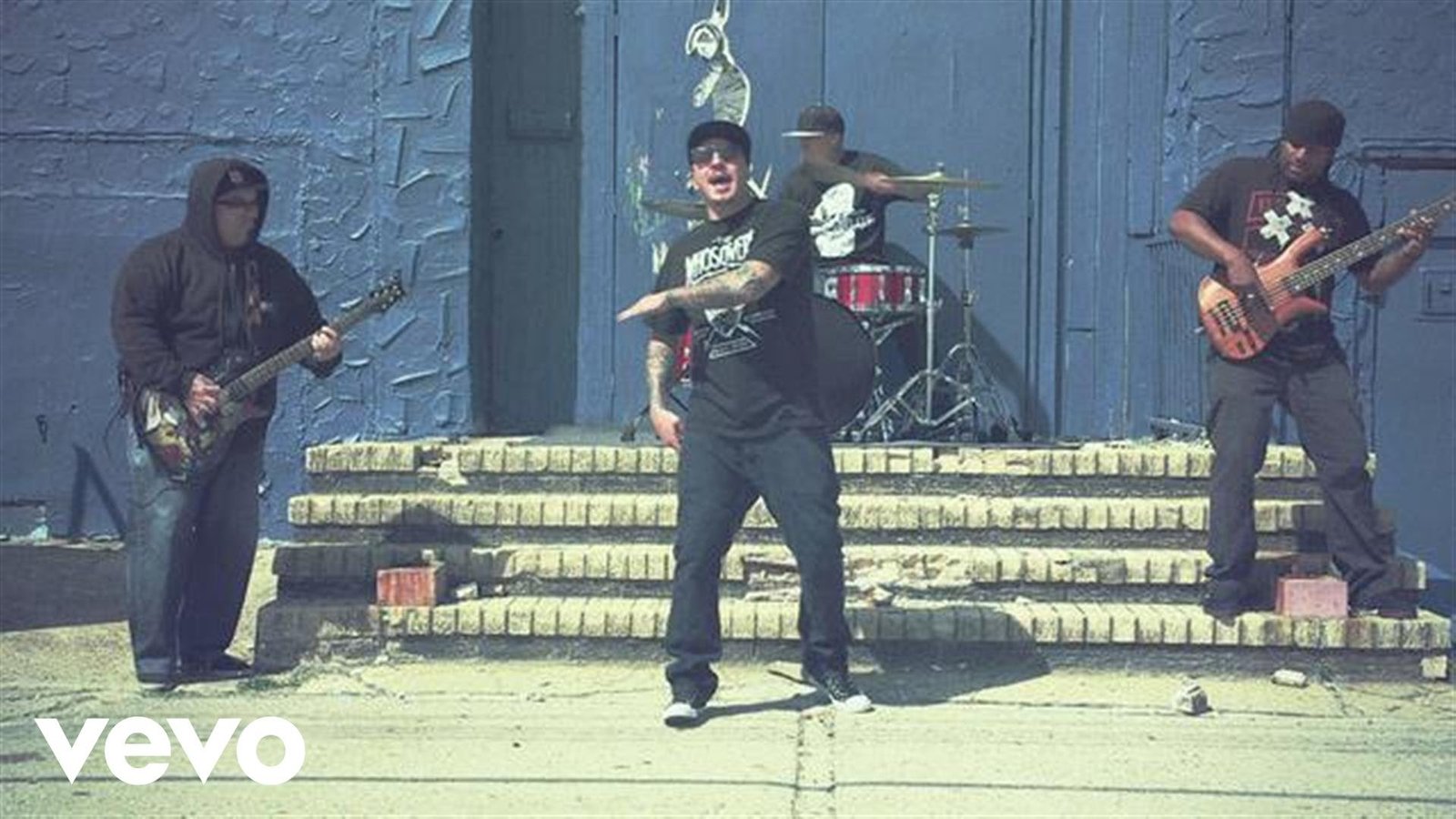 A banda P.O.D lançou em seu canal do youtube: P.O.D. – Beautiful (Official Music Video)