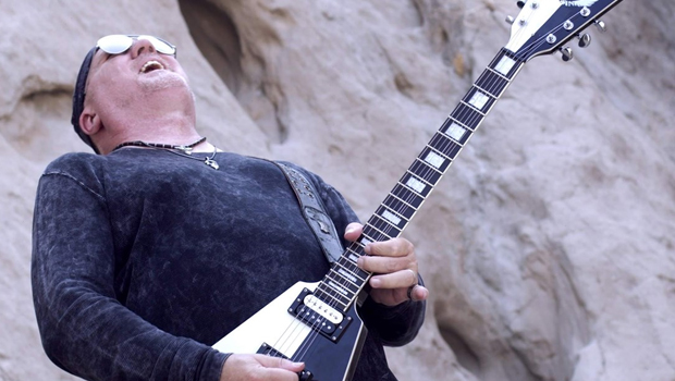 Rex Carroll guitarrista do WhiteCross anuncia single OUT FOR BLOOD com a banda Fierce Heart