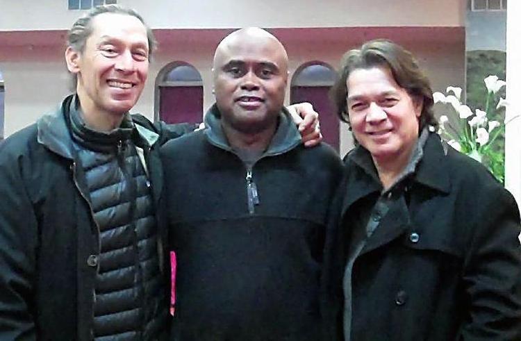 Em 2012, Alex e Eddie Van Halen visitavam igreja evangélica em Trenton