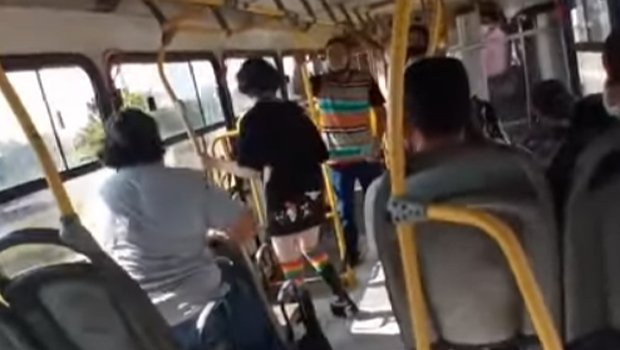 Roqueira agride pregador em ônibus no AM