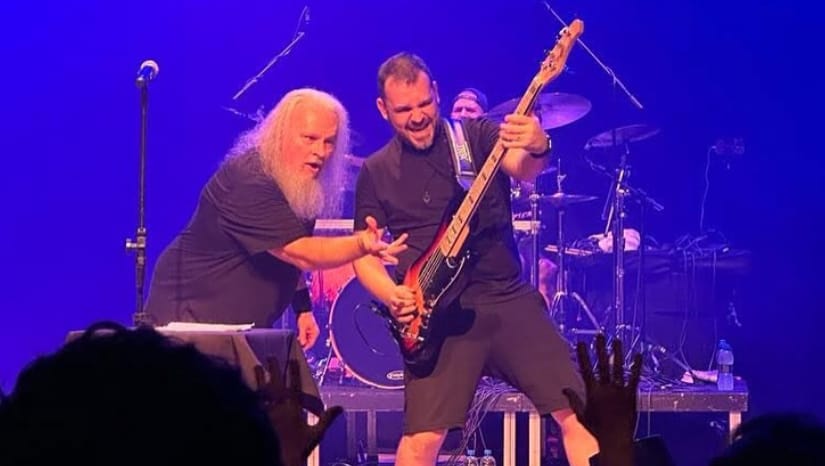 Bride cancela turnê de novembro