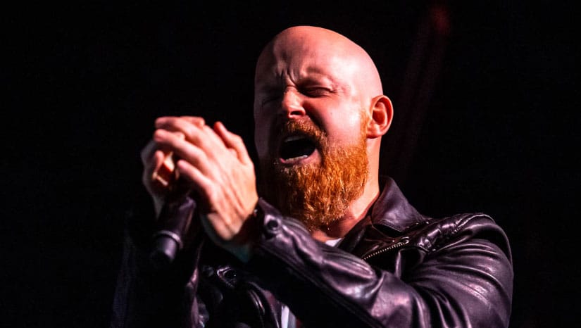 Red anuncia saída do vocalista Michael Barnes