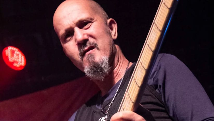 Fundador do Sarcófago diz visitar a igreja da esposa evangélica. Afirmação ainda gera polêmica no cenário do Heavy Metal.